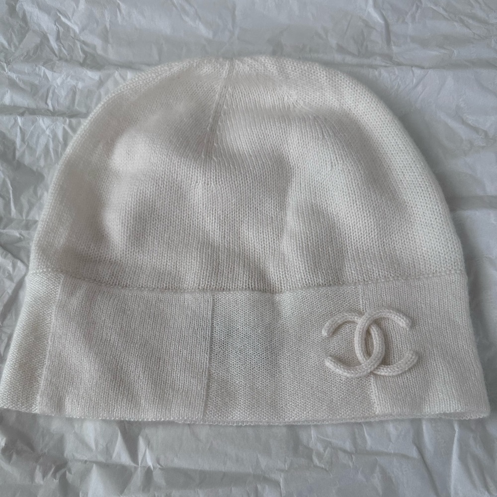100% auth Chanel white hat 23c cashmere beanie hat